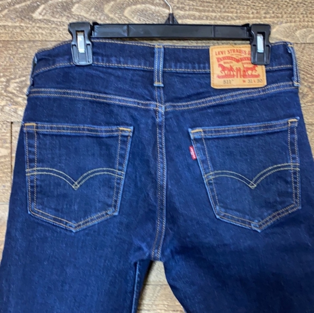 Mens euc dark wash Levi 511